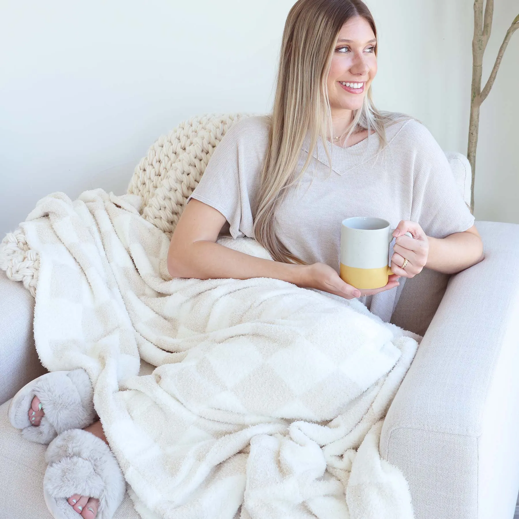 CuddleLane Luxe Blankets | Check